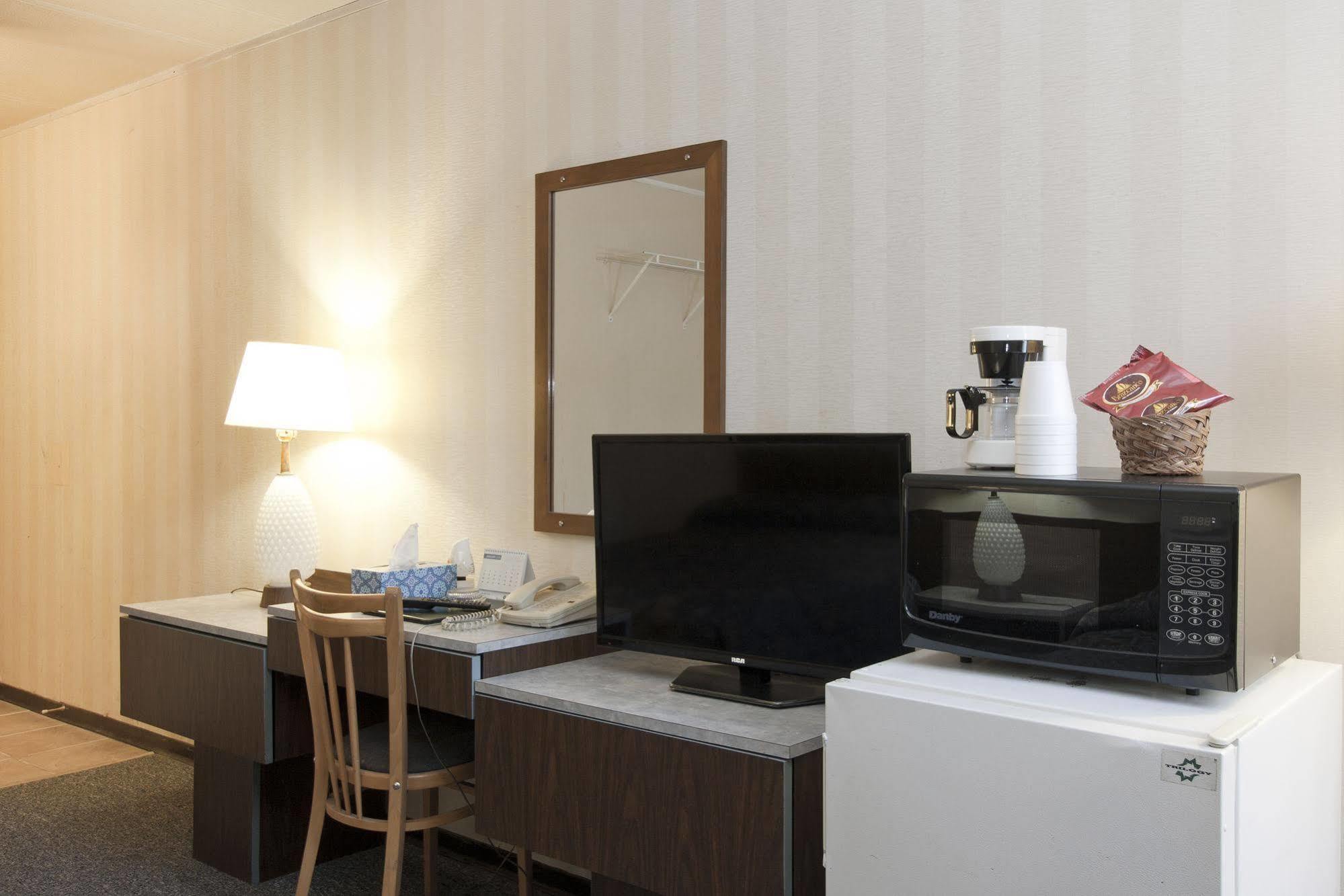 Springs Motor Inn Wainwright Buitenkant foto