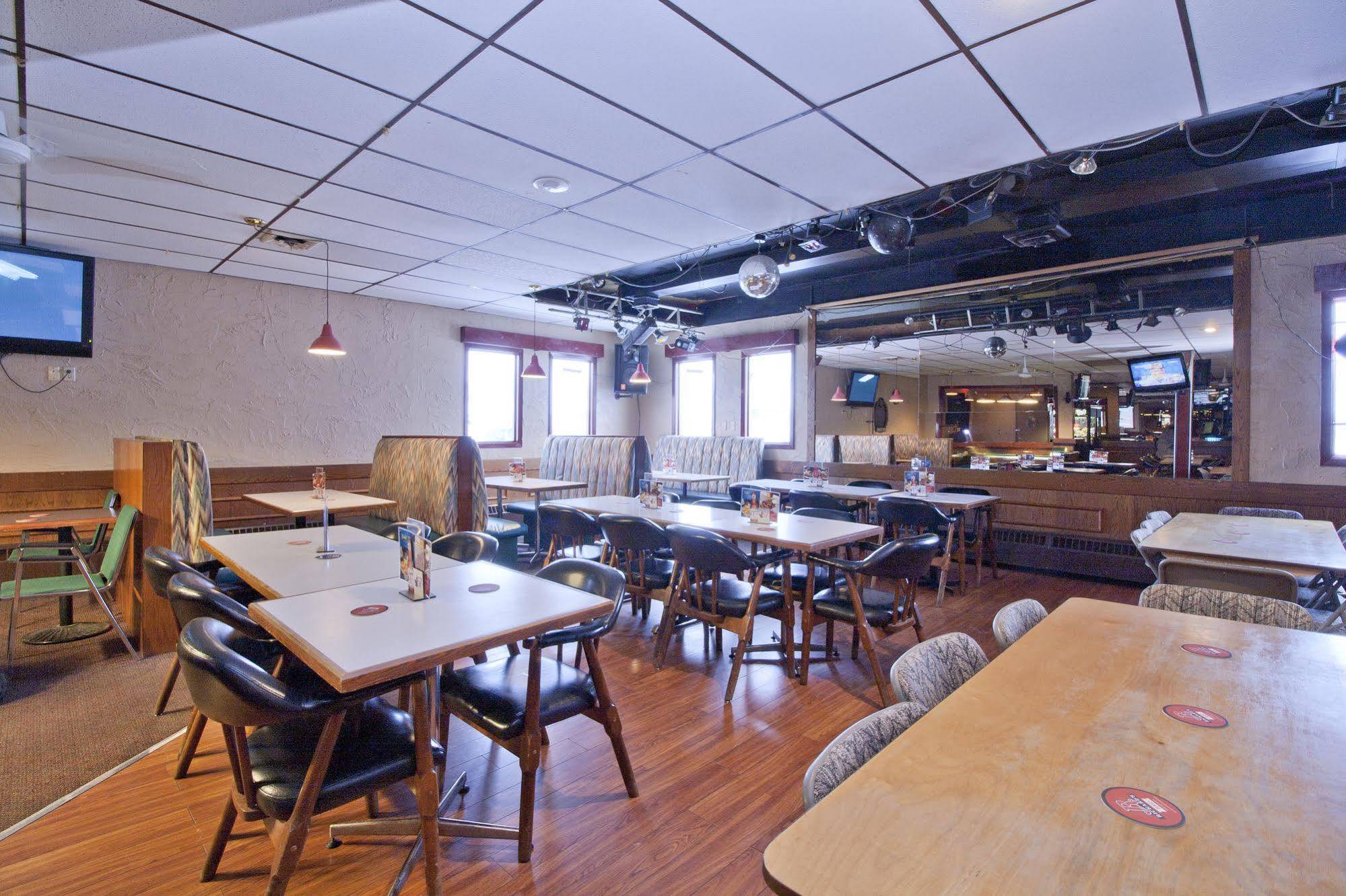 Springs Motor Inn Wainwright Buitenkant foto